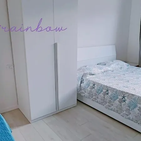 Apartment Blu -over The Rainbow - *